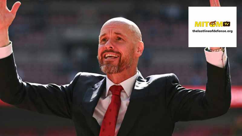 Erik ten Hag bước ra chiến đấu - và ôm chặt một chiếc cúp